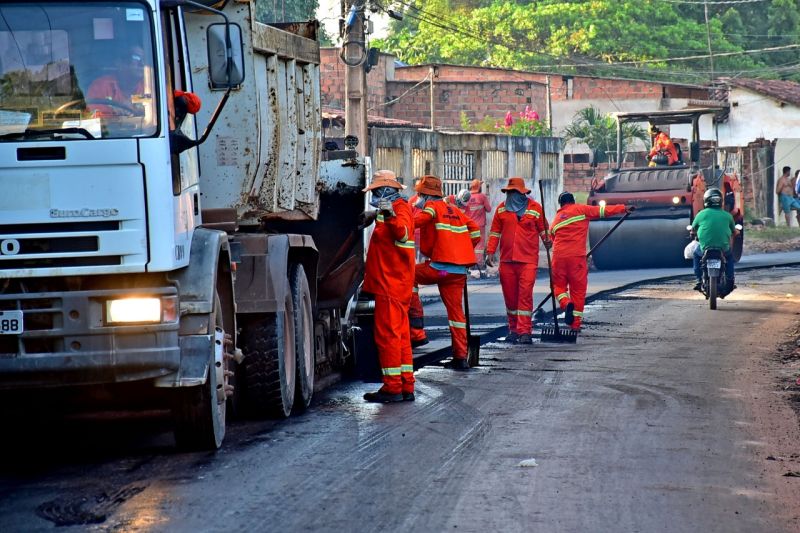 Prefeito Eduardo Braide acompanha obras de asfaltamento na região do Santa Bárbara, Zona Rural da cidade