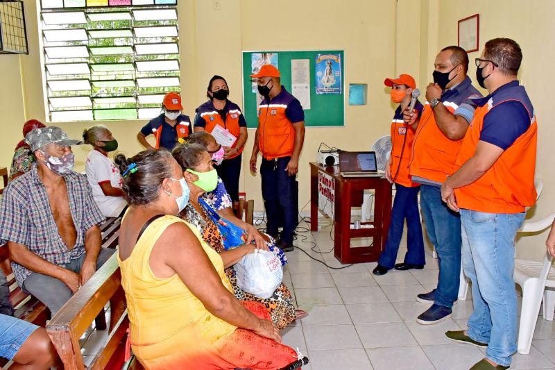 Prefeitura realiza palestra sobre primeiros socorros e prevenção a incêndios para idosos do Bairro de Fátima