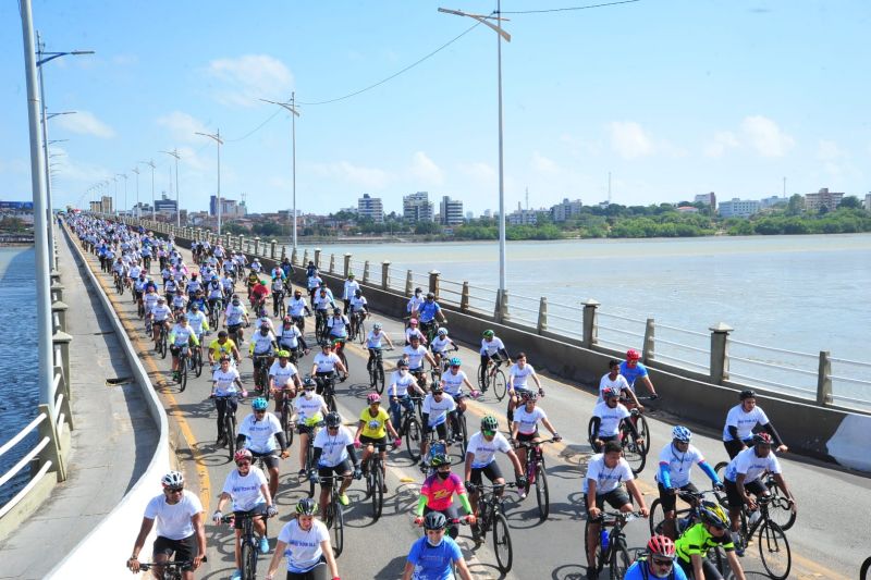 Prefeitura promove Bike Tour SLZ com participação de mais de 400 ciclistas em roteiro turístico pelos cartões postais da cidade