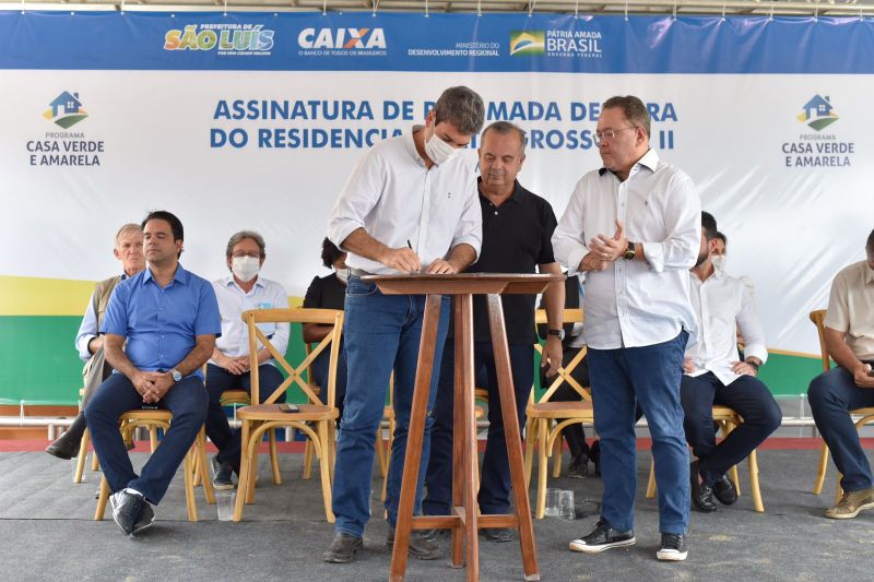 Prefeito Eduardo Braide e ministro do Desenvolvimento, Rogério Marinho, assinam termo de retomada de obras dos residenciais Mato Grosso I e II 