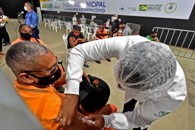 notícia: Vacinação contra Covid-19 de rodoviários e agentes de limpeza segue nesta sexta (14) e sábado (15) em São Luís 