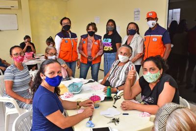 notícia: Prefeitura promove oficina de confecção de bonecas de pano para idosas da região do Bairro de Fátima