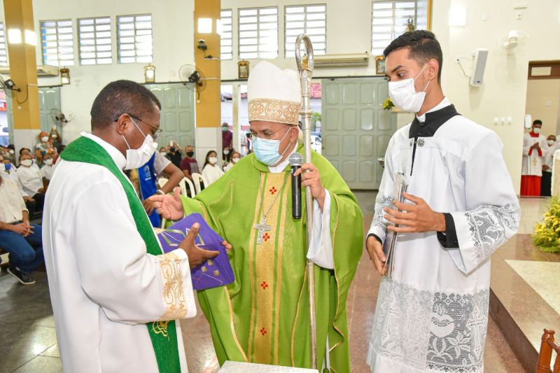Prefeito Eduardo Braide participa de posse do novo pároco do Santuário da Conceição