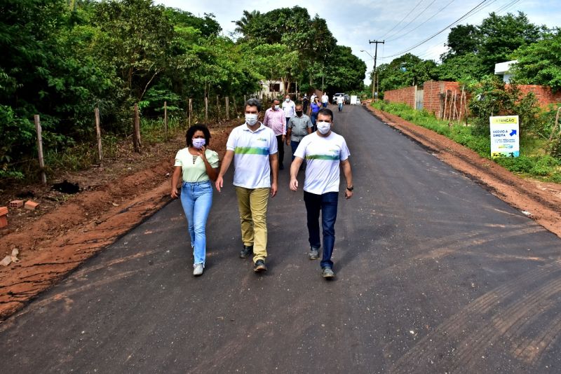 Prefeito Eduardo Braide acompanha início do asfaltamento no Cajupary, Zona Rural de São Luís