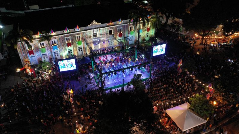“São João na Prefs” é sucesso na primeira noite de festa em frente à Prefeitura de São Luís