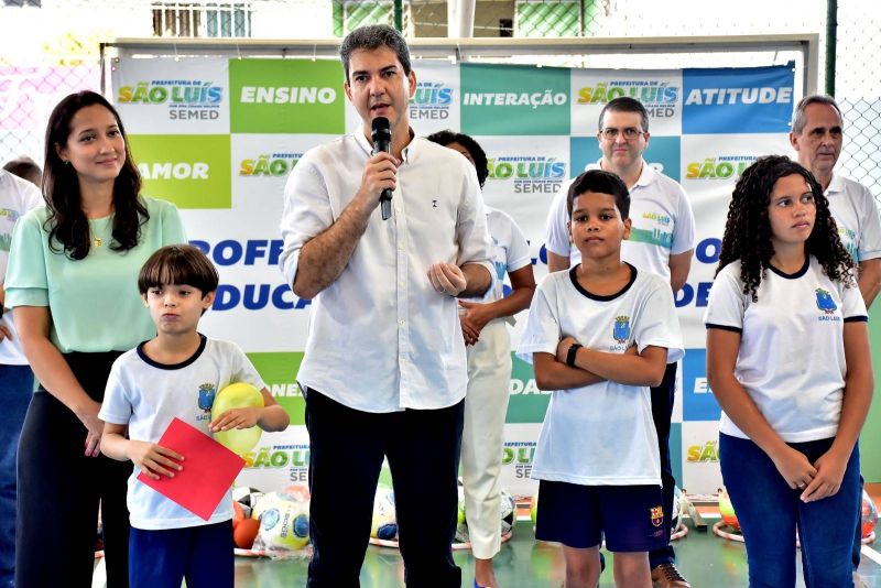 Prefeito Eduardo Braide entrega à comunidade do bairro Vicente Fialho nova quadra poliesportiva da U.E.B. Olinda Desterro