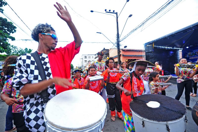 Prefeitura de São Luís realiza cortejo de blocos tradicionais e leva muito samba à Madre Deus no último domingo de pré-Carnaval