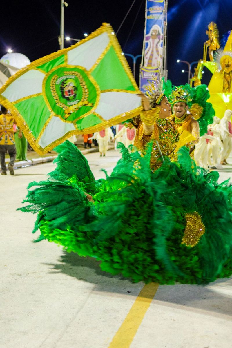 Prefeitura de São Luís abre alas para sete blocos tradicionais e cinco escolas de samba na segunda noite de desfiles na Passarela do Samba Chico Coim