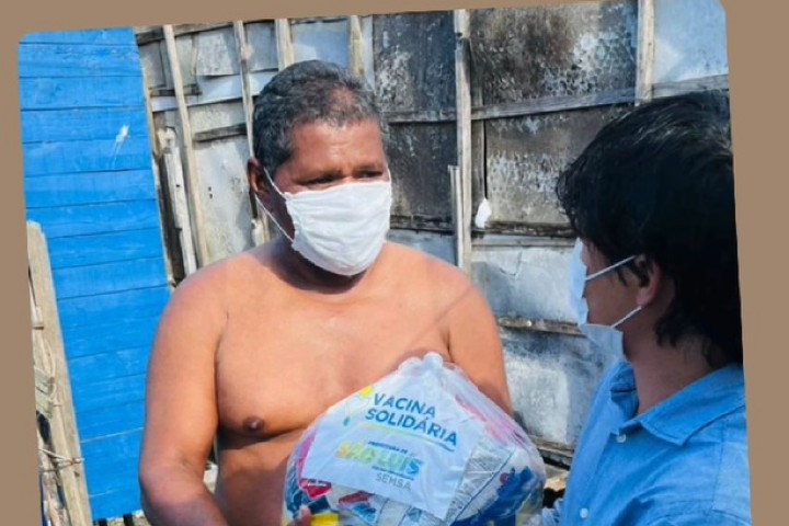 #VacinaSolidária entrega cestas básicas no bairro Santa Cruz