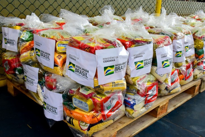Ampliação do Programa de Aquisição de Alimentos e entrega de micro-ônibus para São Luís