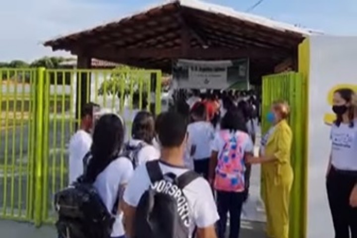 Vídeo: Alunos voltam às aulas presenciais nas #EscolasNovas 🏫 da Prefeitura de São Luís 