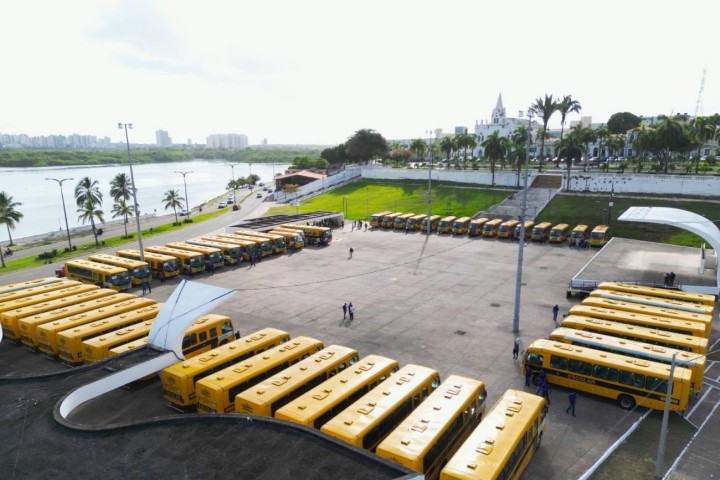 Prefeitura entrega 4️⃣6️⃣ ônibus escolares novinhos para nossos alunos! 🚌🚌🚌🚌🚌