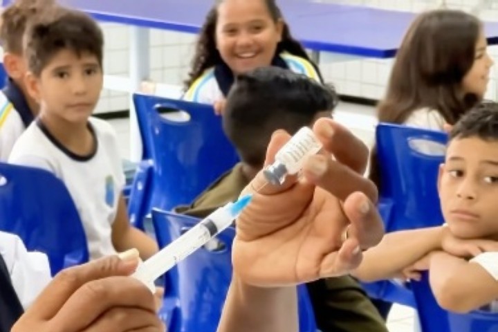 vídeo: 💉A vacinação contra a Dengue nas escolas começou!