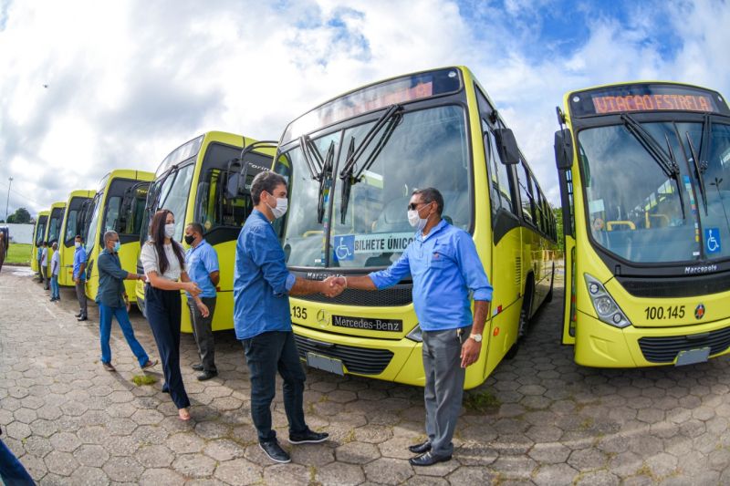Prefeito Eduardo Braide entrega 28 novos ônibus para o sistema de transporte urbano de São Luís