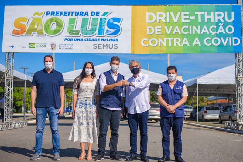 Prefeito Eduardo Braide acompanha início do funcionamento do drive-thru da Uema, quinto ponto de vacinação contra Covid-19 em São Luís