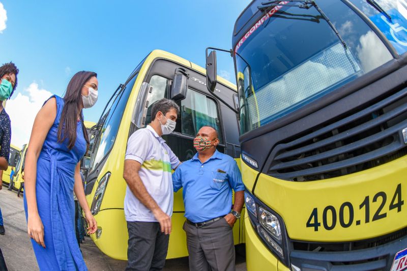 Prefeito Eduardo Braide entrega 52 novos ônibus para o sistema de transporte urbano de São Luís