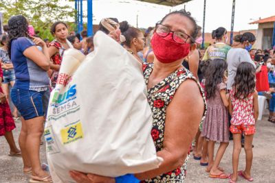notícia: Prefeitura de São Luís distribui 6 mil cestas de alimentos do PAA em pouco mais de um mês