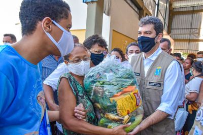 notícia: Prefeitura de São Luís entrega 450 cestas de alimentos do PAA a famílias do São Francisco
