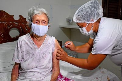 Prefeitura de São Luís segue com vacinação contra Covid-19 em acamados na Semana Santa