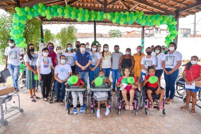 notícia: Prefeitura de São Luís faz a entrega de 10 cadeiras de rodas para pessoas com deficiência