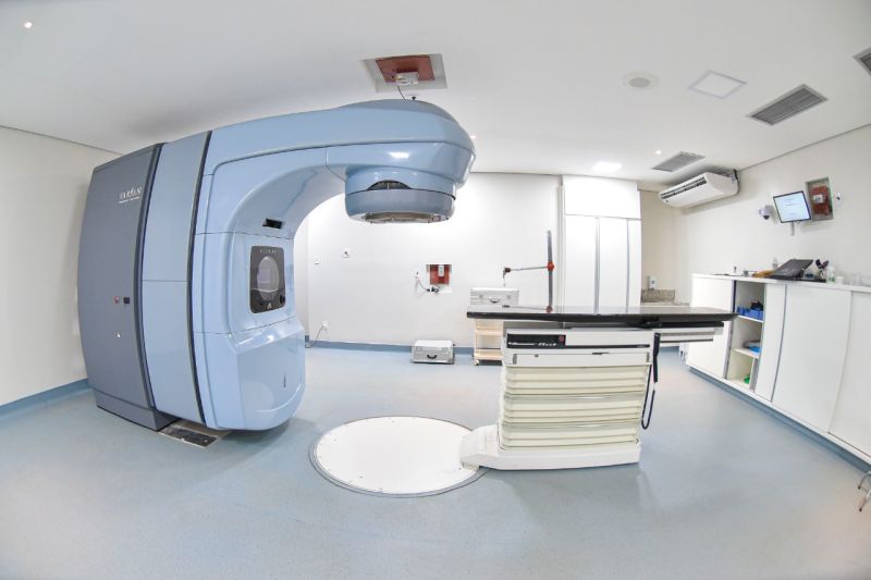 Prefeito Eduardo Braide participa de entrega de aparelhos de radioterapia no Hospital do Câncer Aldenora Bello