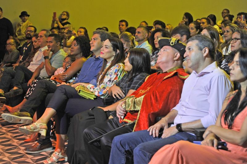 Em noite de celebração da cultura, prefeito Eduardo Braide reabre Teatro da Cidade de São Luís