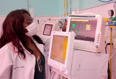 notícia: Prefeitura entrega novos aparelhos para monitoramento de pacientes dos hospitais de urgência e emergência de São Luís