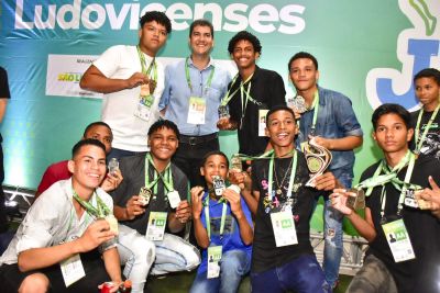 notícia: Prefeito Eduardo Braide premia atletas dos Jogos Escolares Ludovicenses 2022