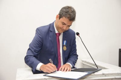 Prefeito Eduardo Braide sanciona lei que garante repasse financeiro à Academia Maranhense de Letras e é homenageado com medalha Graça Aranha