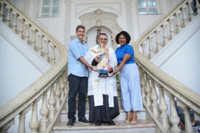 notícia: Prefeitura de São Luís recebe visita da imagem peregrina de Nossa Senhora da Vitória