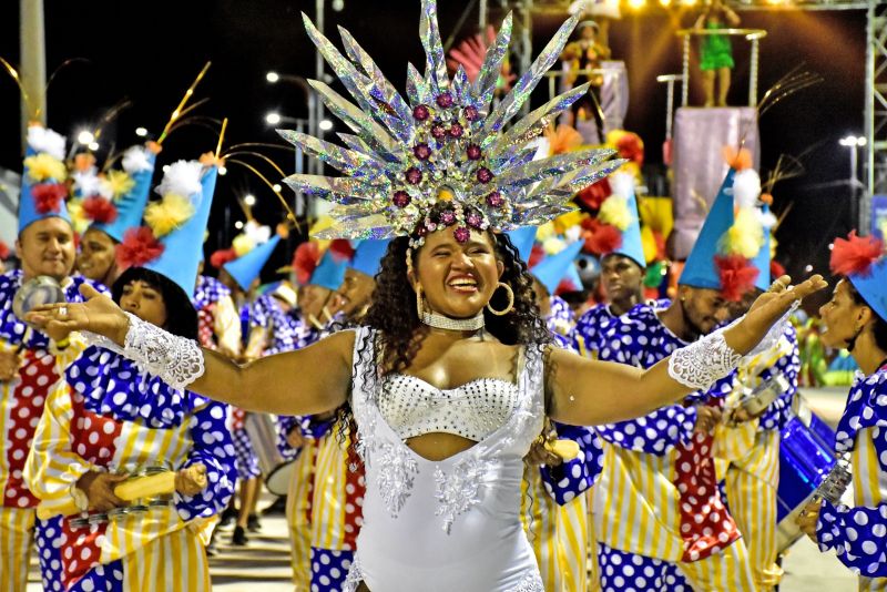 Última noite na Passarela do Samba foi marcada pela emoção e alegria