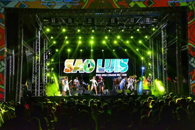 Show do cantor Tierry atrai multidão na terceira noite do Arraial da Cidade, na Maria Aragão