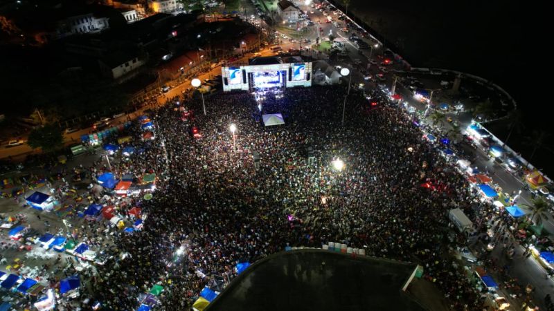 Multidão canta com Luan Santana no Arraial da Cidade, na Maria Aragão
