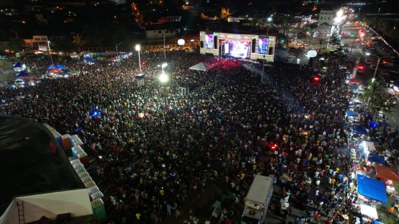 Multidão canta com Luan Santana no Arraial da Cidade, na Maria Aragão