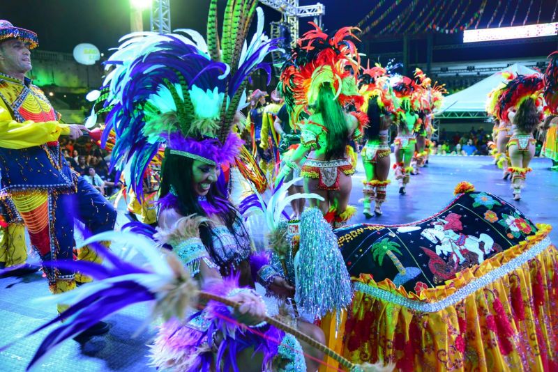 Grupos folclóricos animam mais uma noite no Arraial da Cidade, na Praça Maria Aragão