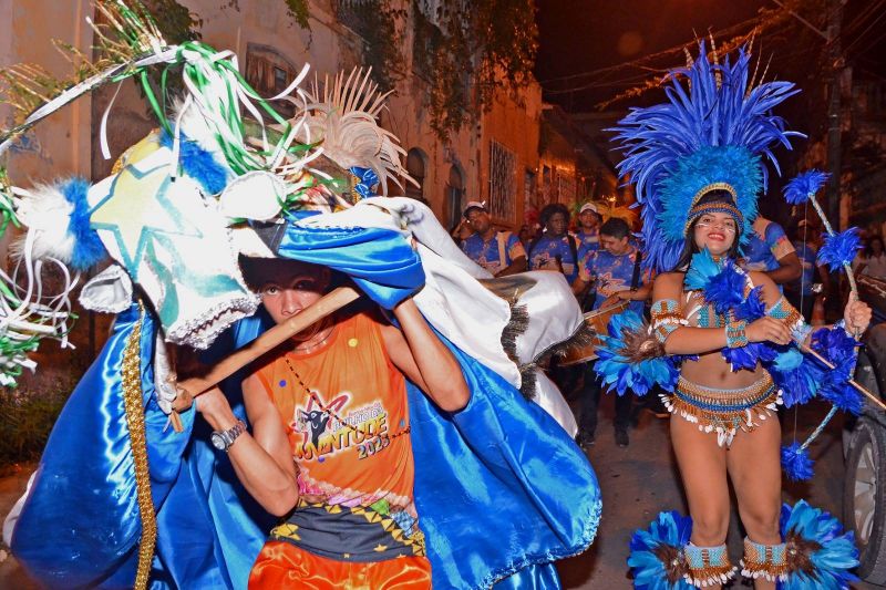 Arraial da Cidade recebe grupos folclóricos após cortejo XII Clarins da Ilha