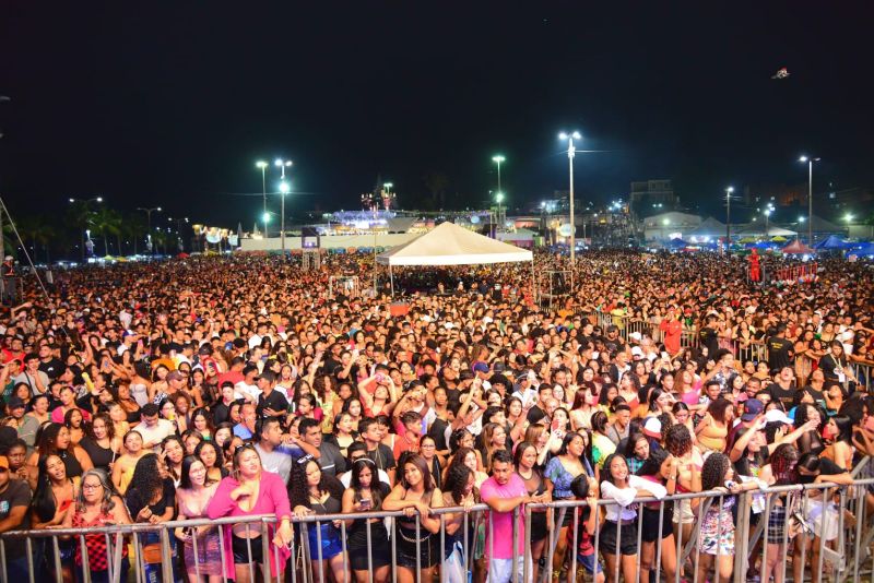 Show de Felipe Amorim leva mais de 120 mil pessoas ao Arraial da Cidade, na Maria Aragão