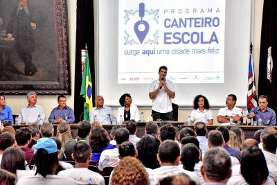 notícia: Prefeitura de São Luís inicia 2ª edição do programa Canteiro Escola que vai restaurar fachadas dos palácios Arquiepiscopal e do Comércio