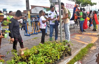 notícia: Prefeitura de São Luís participa da ação “Itaqui-Bacanga + Limpo”, com entrega de canteiro revitalizado