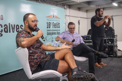 galeria: Público lota 16ª FeliS para prestigiar mesa redonda com escritor carioca Raphael Montes