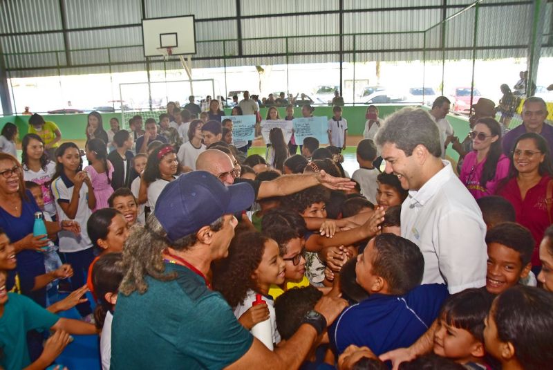 Prefeito Eduardo Braide entrega quadra poliesportiva da U.E.B. Padre Antônio Vieira, no Jardim São Cristóvão, completamente renovada