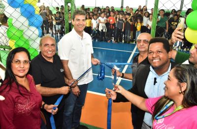 notícia: Prefeito Eduardo Braide entrega quadra poliesportiva da U.E.B. Padre Antônio Vieira, no Jardim São Cristóvão, completamente renovada