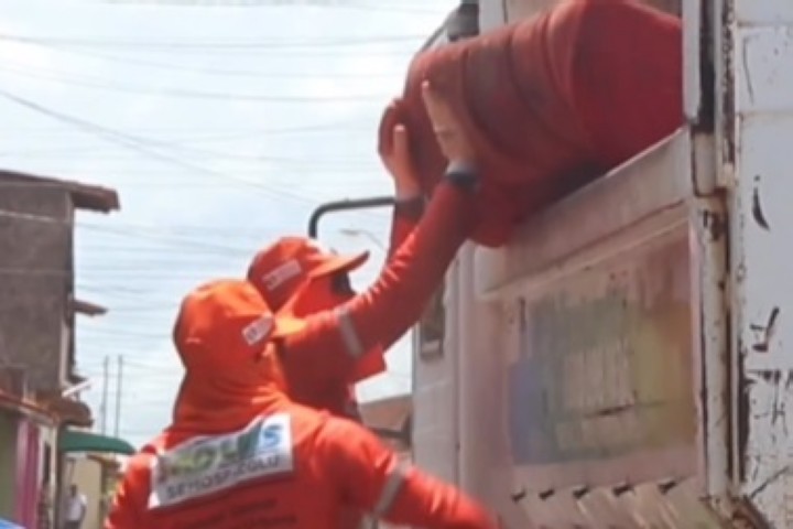 Vídeo: 🚮 CataTreco ajuda no combate ao descarte irregular de lixo na Cidade Olímpica e São Bernardo!