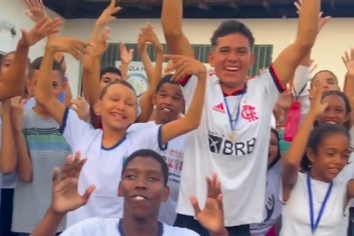 Vídeo: 🥇🥈🥉🤟🏽 Educação especial pra valer e premiações na Olimpíada Brasileira de Matemática em Libras!!