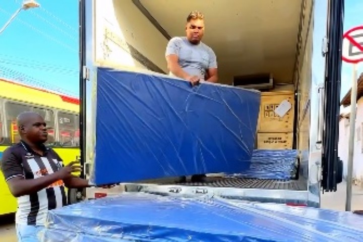 Vídeo: 🗣️ Entregamos ➕ de 1️⃣0️⃣0️⃣ equipamentos novos ao Socorrão II, totalizando 3 mil materiais entregues à unidade pela #Prefs